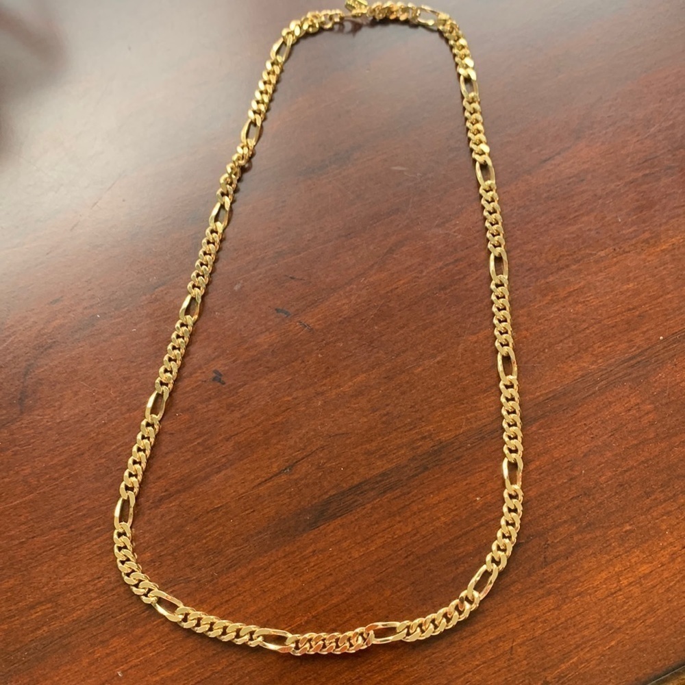 Gold tone Monet repeat pattern patented lobster clasp necklace.beautiful piece